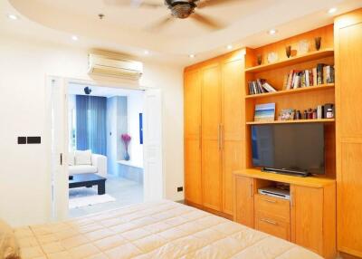 Beachfront 1 Bedroom for Sale in View Talay 3