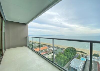 Beachfront Aeras Condo for Sale in Jomtien