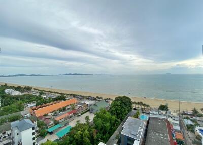 Beachfront Aeras Condo for Sale in Jomtien