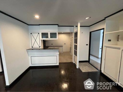 2-BR Condo at Baan Prompong Condominium near MRT Phetchaburi