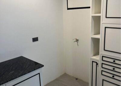 2-BR Condo at Baan Prompong Condominium near MRT Phetchaburi