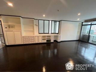 2-BR Condo at Baan Prompong Condominium near MRT Phetchaburi