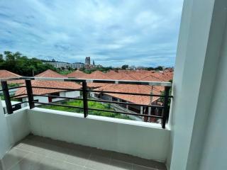 4 Bedrooms Townhome in Thepprasit for Sale