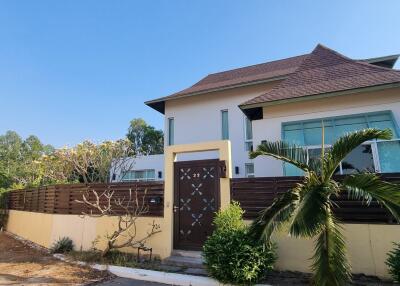 Modern House for Sale in Na Jomtien