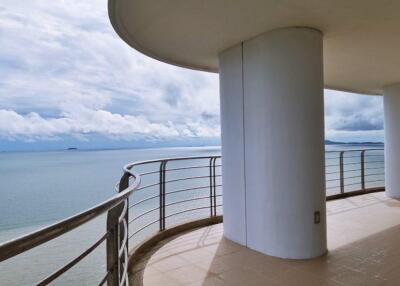 La Royale Beach Condo for Sale in Na-Jomtien