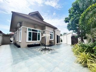 House at East Pattaya with 3 Bedrooms for Sale