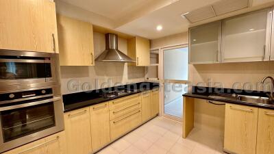 3-Bedrooms family-friendly modern apartment - Asok BTS