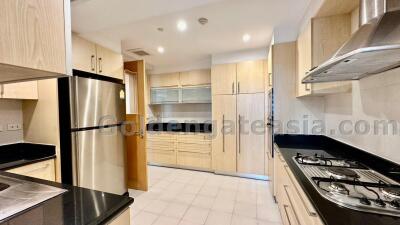 3-Bedrooms family-friendly modern apartment - Asok BTS