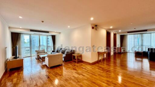 3-Bedrooms family-friendly modern apartment - Asok BTS