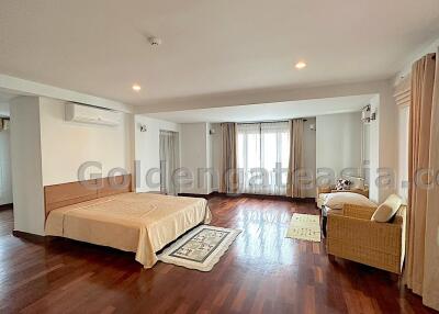 Quiet 3-Bedrooms lowrise condo near Benjasiri Park - Phrom Phong BTS