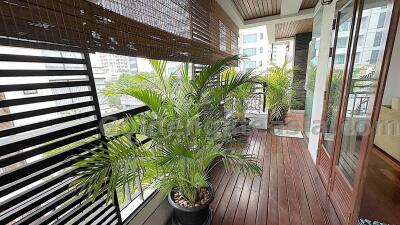 Quiet 3-Bedrooms lowrise condo near Benjasiri Park - Phrom Phong BTS