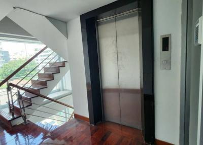 For Rent Bangkok Shophouse Sukhumvit BTS Thong Lo Watthana