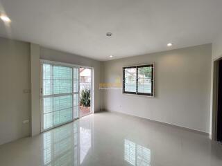 4 Bedrooms Villa / Single House in Ruen Pisa Village East Pattaya H011258