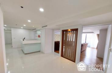 3-BR Condo at Kallista Mansion near ARL Makkasan