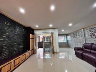 Modern House in East Pattaya for Sale