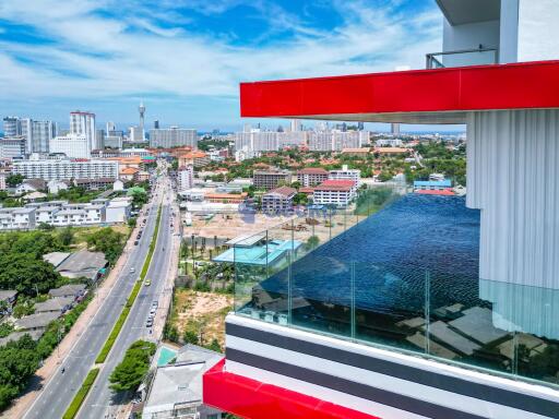 2 Bedrooms Condo in The Riviera Ocean Drive Jomtien C002108