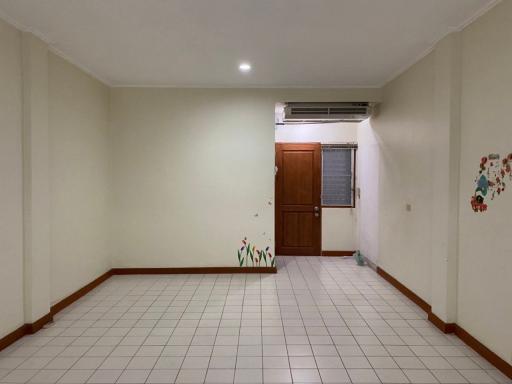 Studio for Sale in Baan Suan Lalana