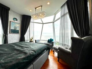 Luxurious 3 bedroom condo with stunning sea view