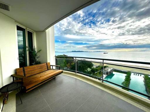 Luxurious 3 bedroom condo with stunning sea view