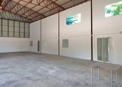 Warehouse for Sale in Bangsaray area