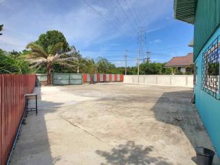 Warehouse for Sale in Bangsaray area