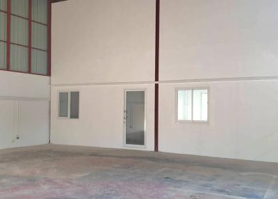 Warehouse for Sale in Bangsaray area