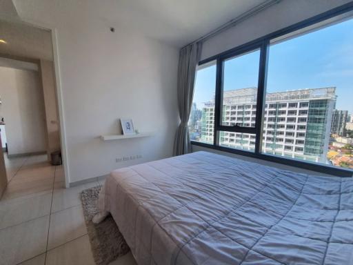 Superb 2 bedroom near BTS at The Lofts Ekkamai!