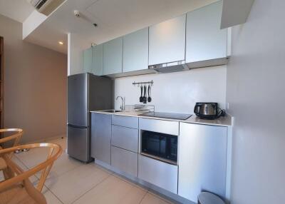 Superb 2 bedroom near BTS at The Lofts Ekkamai!