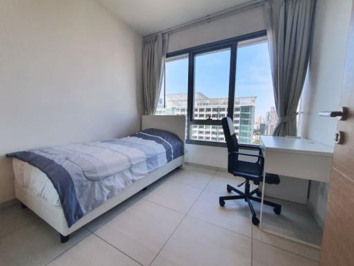 Superb 2 bedroom near BTS at The Lofts Ekkamai!