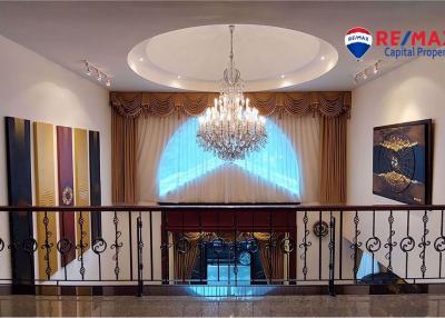Grandiose Luxury Pool Villa in Pratumnak
