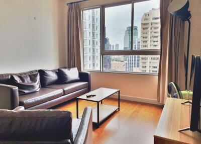 RENOVATED 50sqm one-bedroom in Sukhumvit 26!