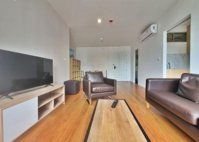 RENOVATED 50sqm one-bedroom in Sukhumvit 26!