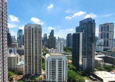 RENOVATED 50sqm one-bedroom in Sukhumvit 26!