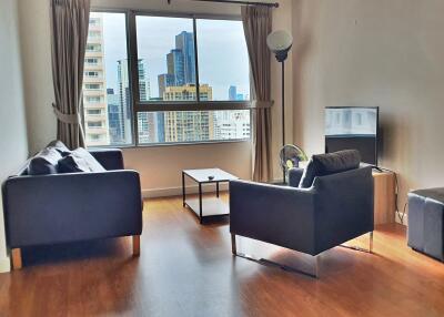 RENOVATED 50sqm one-bedroom in Sukhumvit 26!