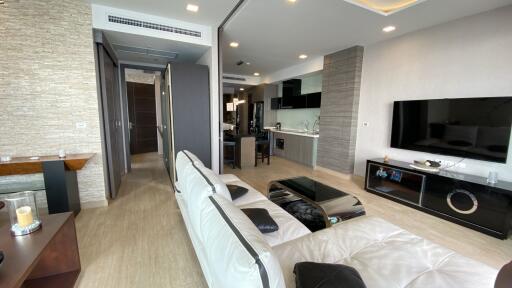 Stunning BEACHFRONT two-bedrooms condo in Jomtien!