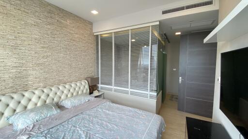 Stunning BEACHFRONT two-bedrooms condo in Jomtien!