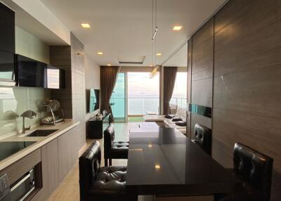 Stunning BEACHFRONT two-bedrooms condo in Jomtien!