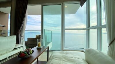 Stunning BEACHFRONT two-bedrooms condo in Jomtien!