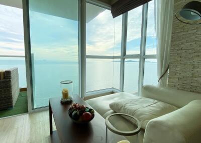 Stunning BEACHFRONT two-bedrooms condo in Jomtien!