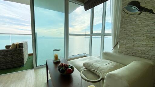 Stunning BEACHFRONT two-bedrooms condo in Jomtien!