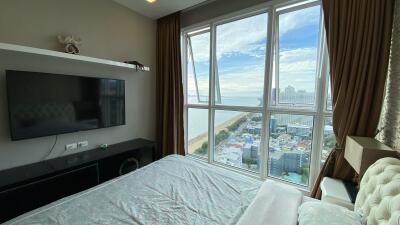 Stunning BEACHFRONT two-bedrooms condo in Jomtien!