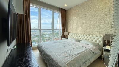 Stunning BEACHFRONT two-bedrooms condo in Jomtien!