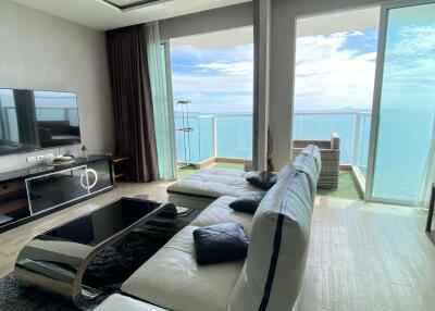 Stunning BEACHFRONT two-bedrooms condo in Jomtien!