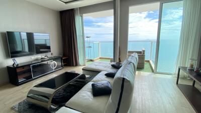 Stunning BEACHFRONT two-bedrooms condo in Jomtien!