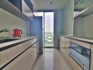 TOP FLOOR: spacious one-bedroom in the heart of Sathorn!