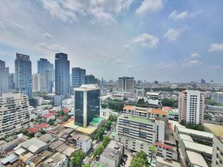 TOP FLOOR: spacious one-bedroom in the heart of Sathorn!