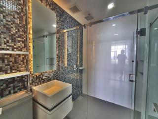 TOP FLOOR: spacious one-bedroom in the heart of Sathorn!