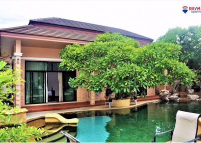 Luxury Bali style pool villa with 3 BR/4 Bath