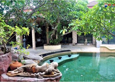 Luxury Bali style pool villa with 3 BR/4 Bath