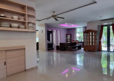 7Bedrooms House for Sale in Najomtien